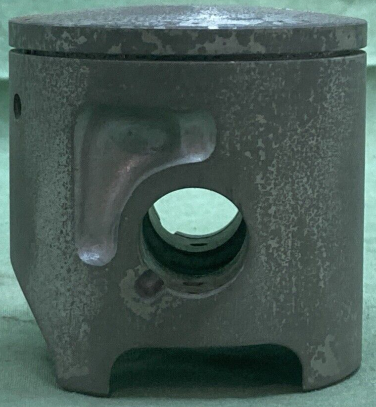 NEW GENUINE YAMAHA 39W-11635-00 PISTON 1ST 0.25 O/S