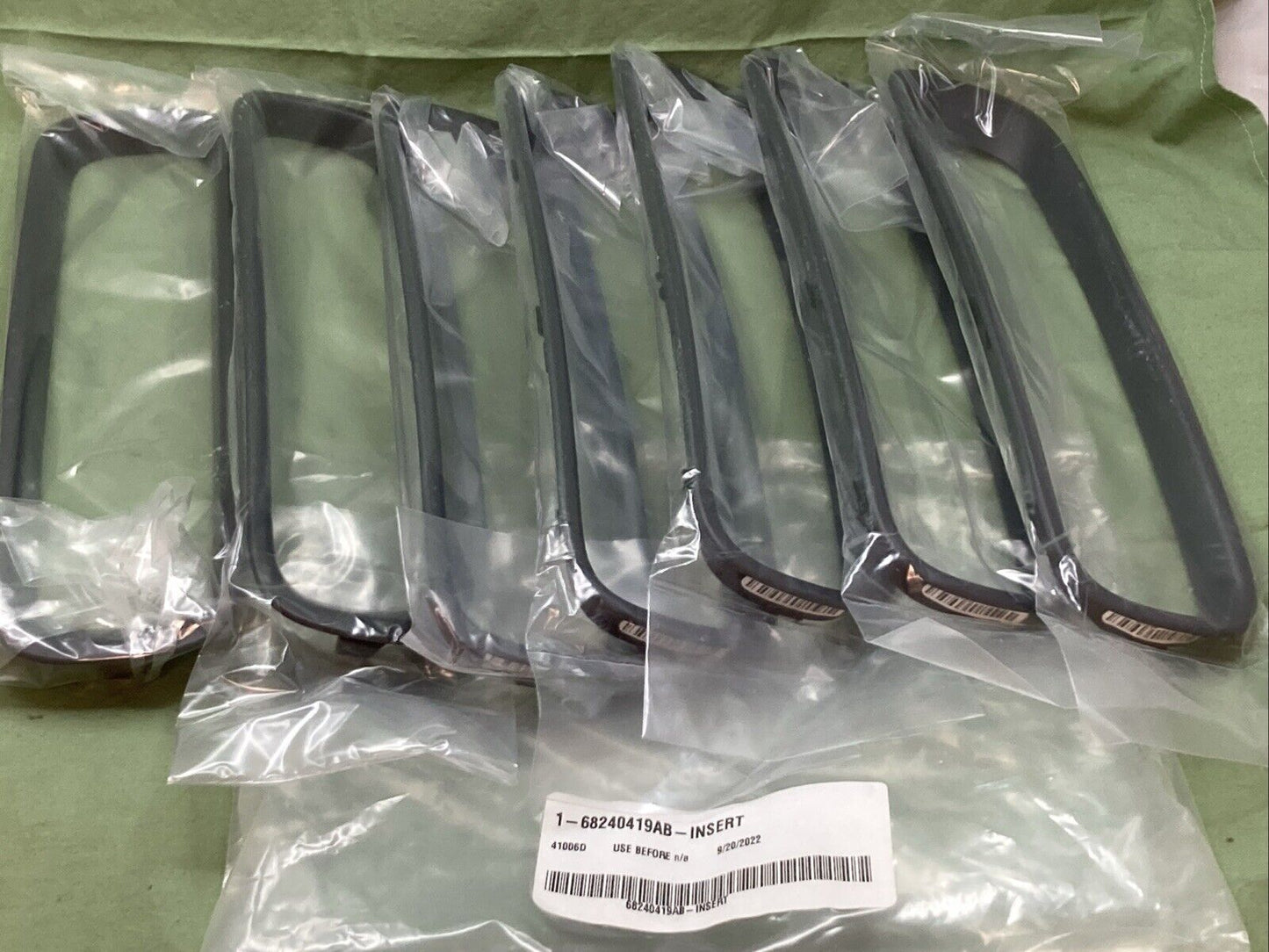 NEW GENUINE MOPAR 68240419AB RADIATOR DRAGON GRILLE COMPLETE KIT FITS JEEP