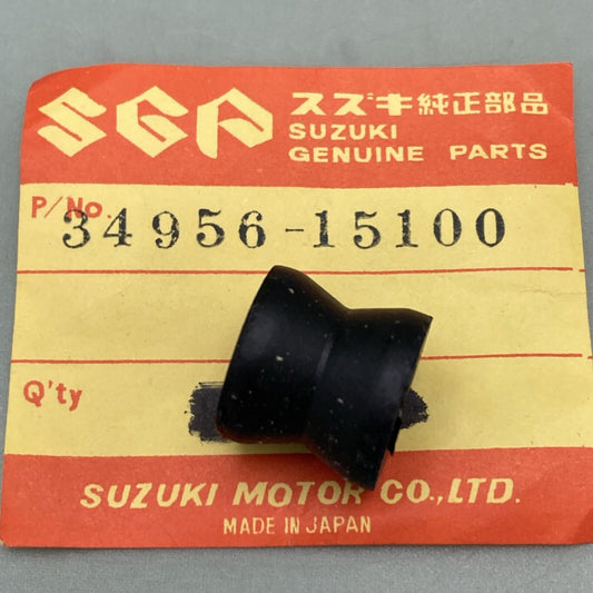 QTY 2 NEW GENUINE SUZUKI 34956-15100 Cushion SPEEDOMETER - TACHOMETER