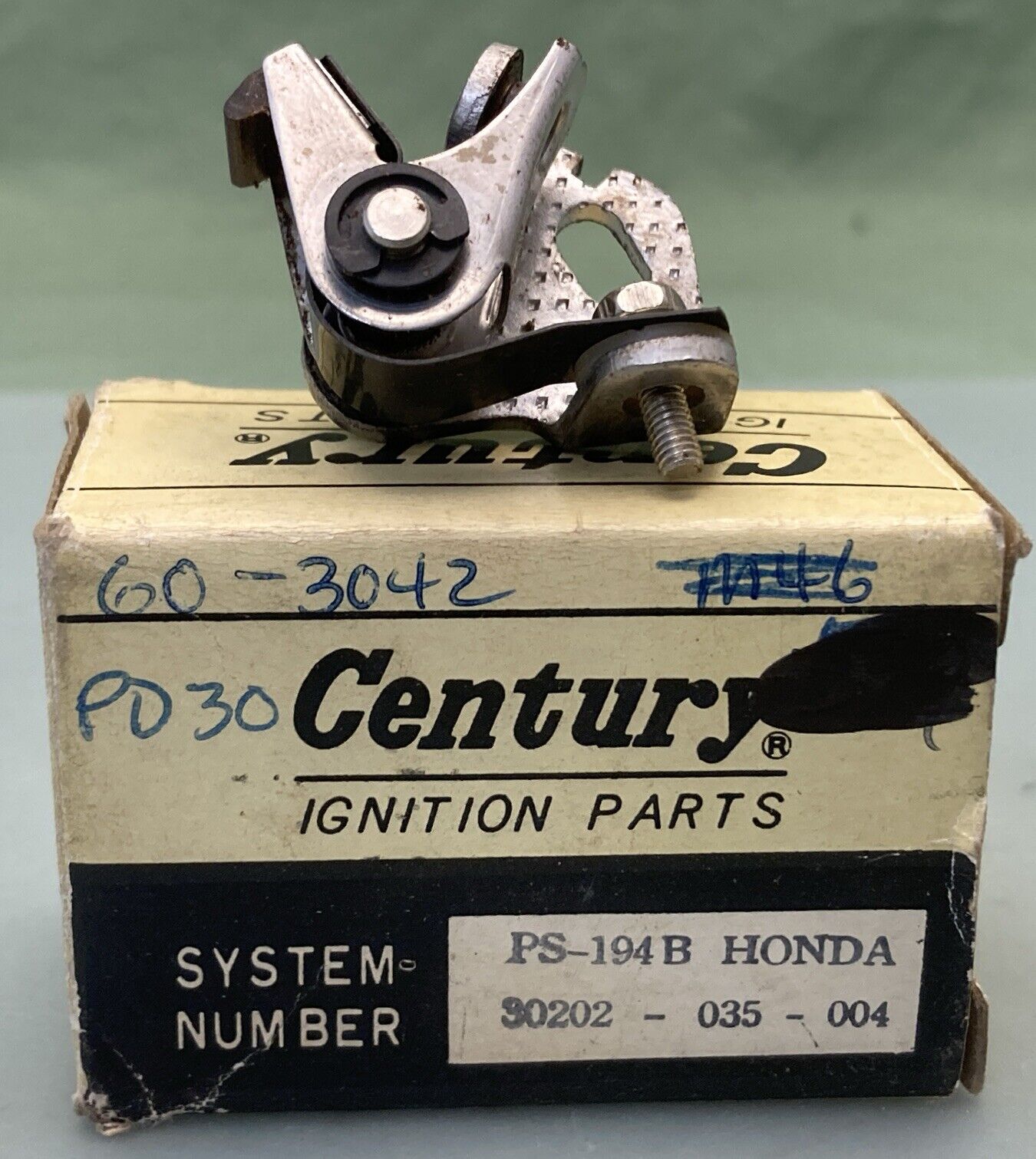 NEW GENUINE CENTURY 30202-035-004 HONDA PS-194B CONTACT POINT