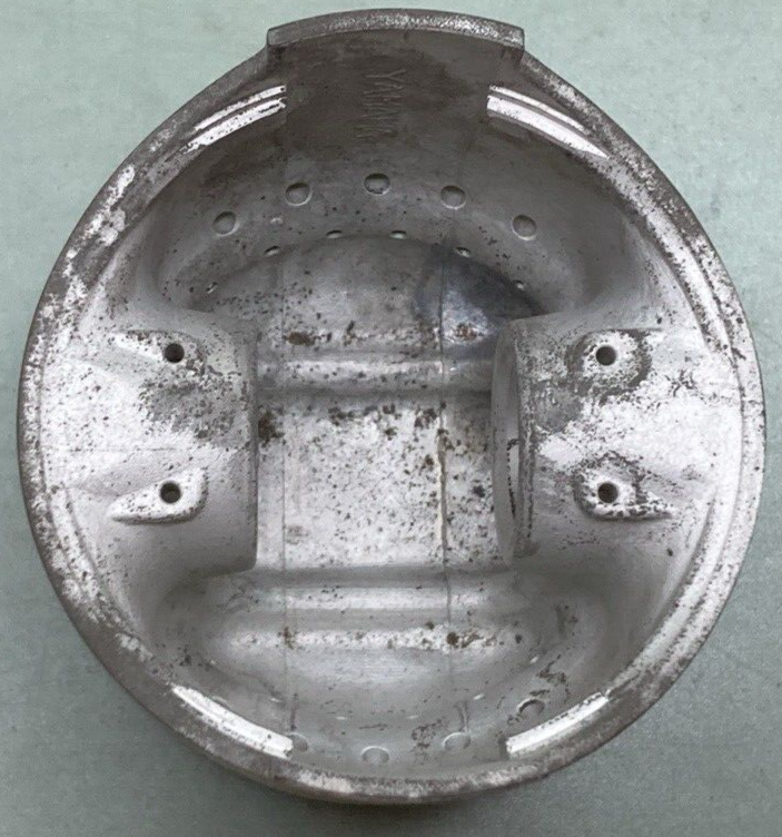 NEW GENUINE YAMAHA 371-11635-04 PISTON 0.25 O/S