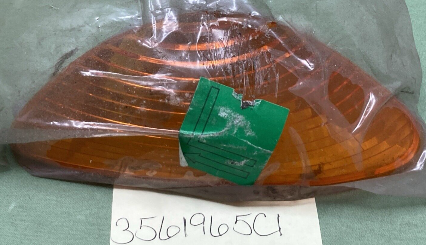 NEW INTERNATIONAL 3561965C1 TURN SIGNAL LIGHT HOUSING AMBER