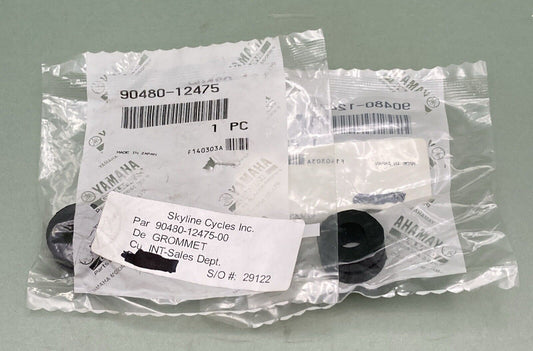 QTY 2 NEW GENUINE YAMAHA 90480-12475 SIDE COVER GROMMET