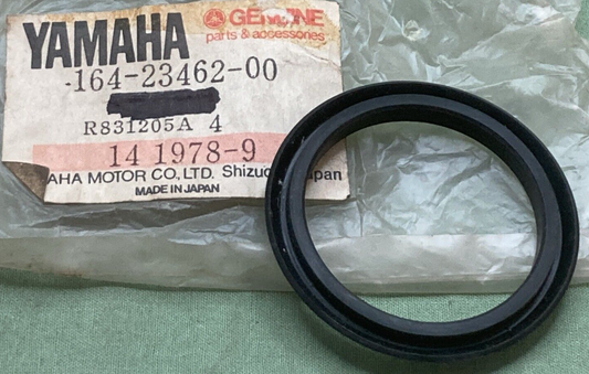 QTY 2 NEW GENUINE YAMAHA 164-23462-00 Seal, Dust 1984 FJ600
