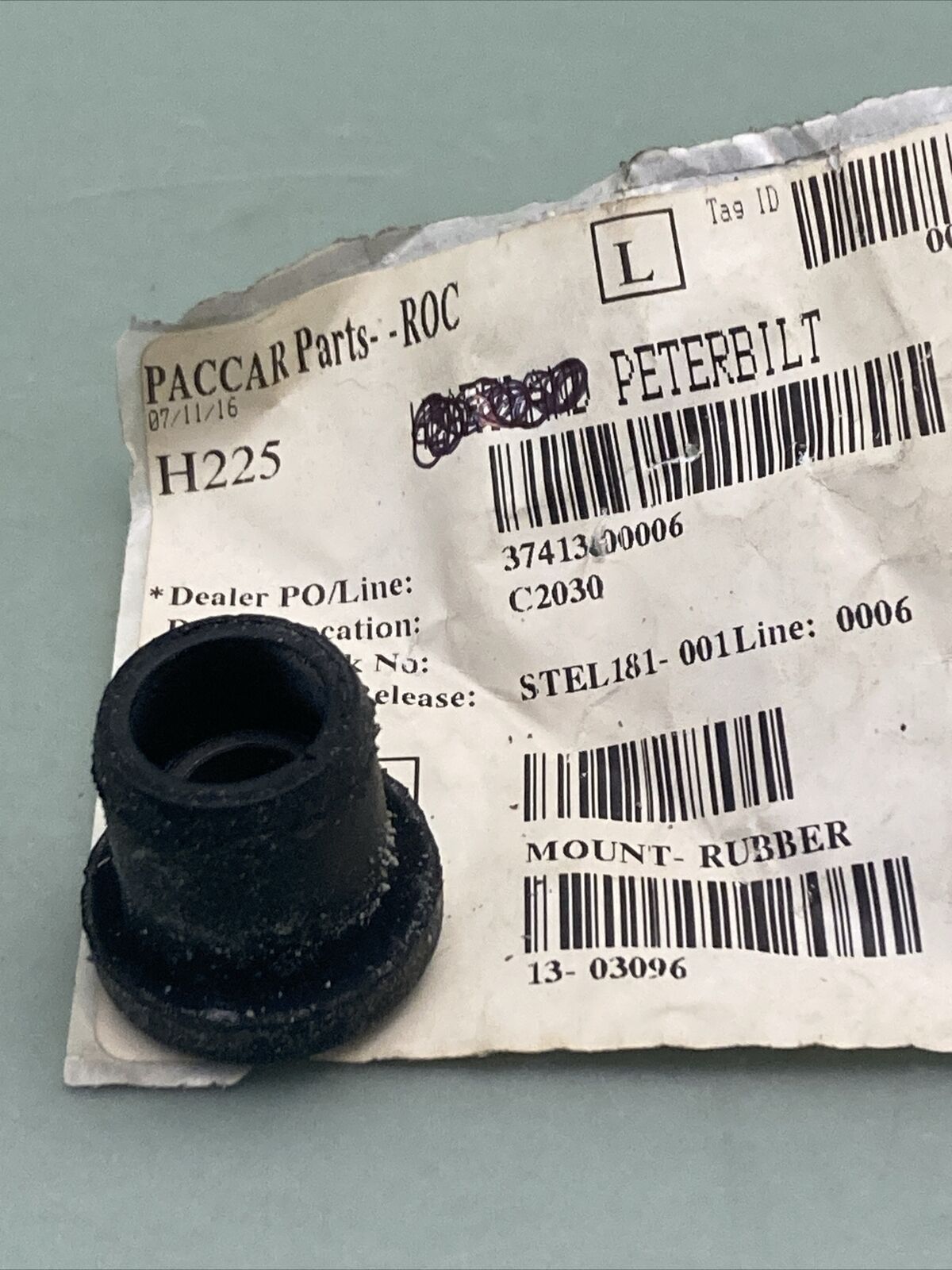 NEW GENUINE PACCAR 13-03096 RUBBER MOUNT FOR PETERBILT