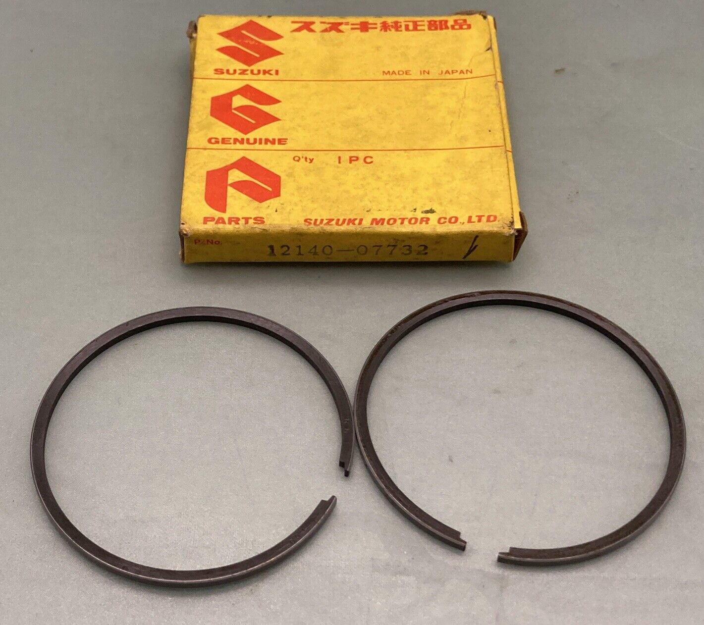 NEW GENUINE SUZUKI 12140-07732 PISTON RING SET, 1968 SUZUKI B100P B105P KT120