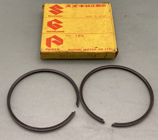 NEW GENUINE SUZUKI 12140-07732 PISTON RING SET, 1968 SUZUKI B100P B105P KT120