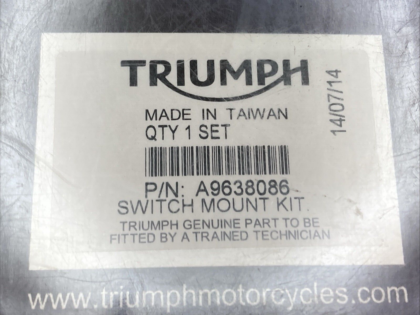 NEW GENUINE TRIUMPH A9638086 Switch Mount Kit Tiger Explorer