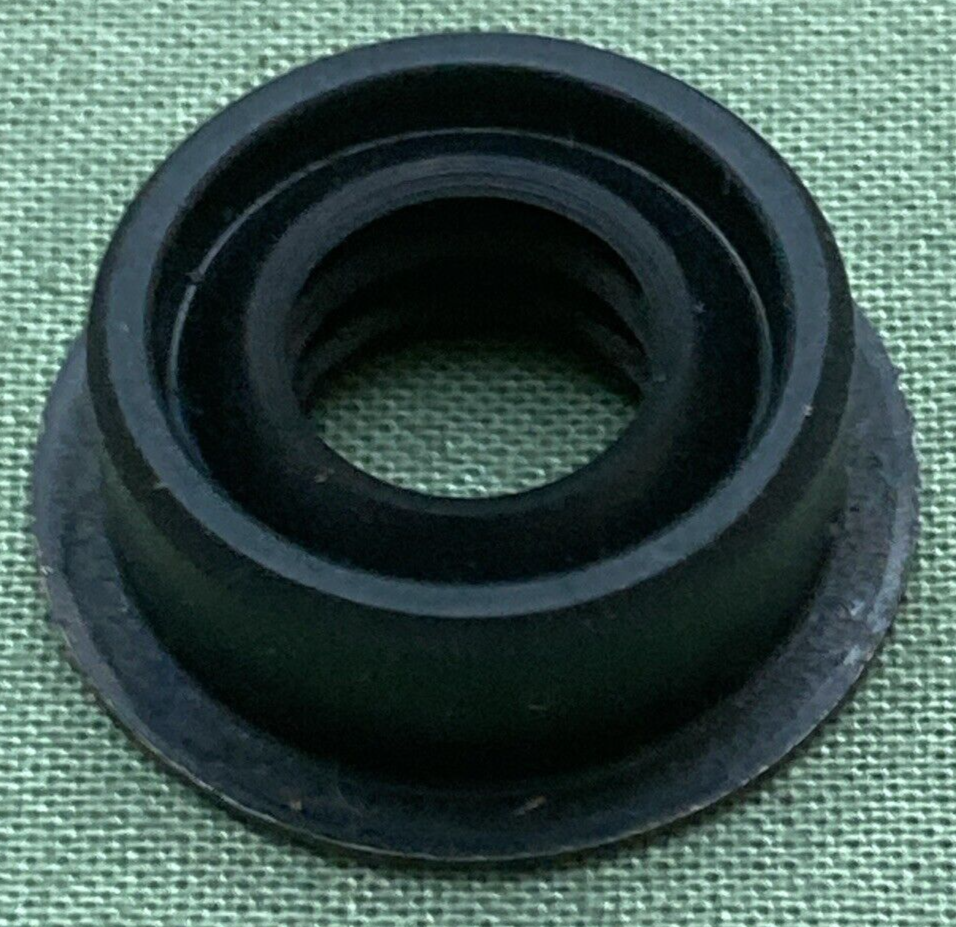 QTY 2 NEW GENUINE SUZUKI 09289-09001 OIL SEAL TRANSMISSION