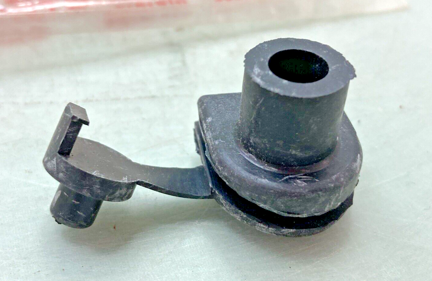 NEW GENUINE KAWASAKI 92071-073 GROMMET