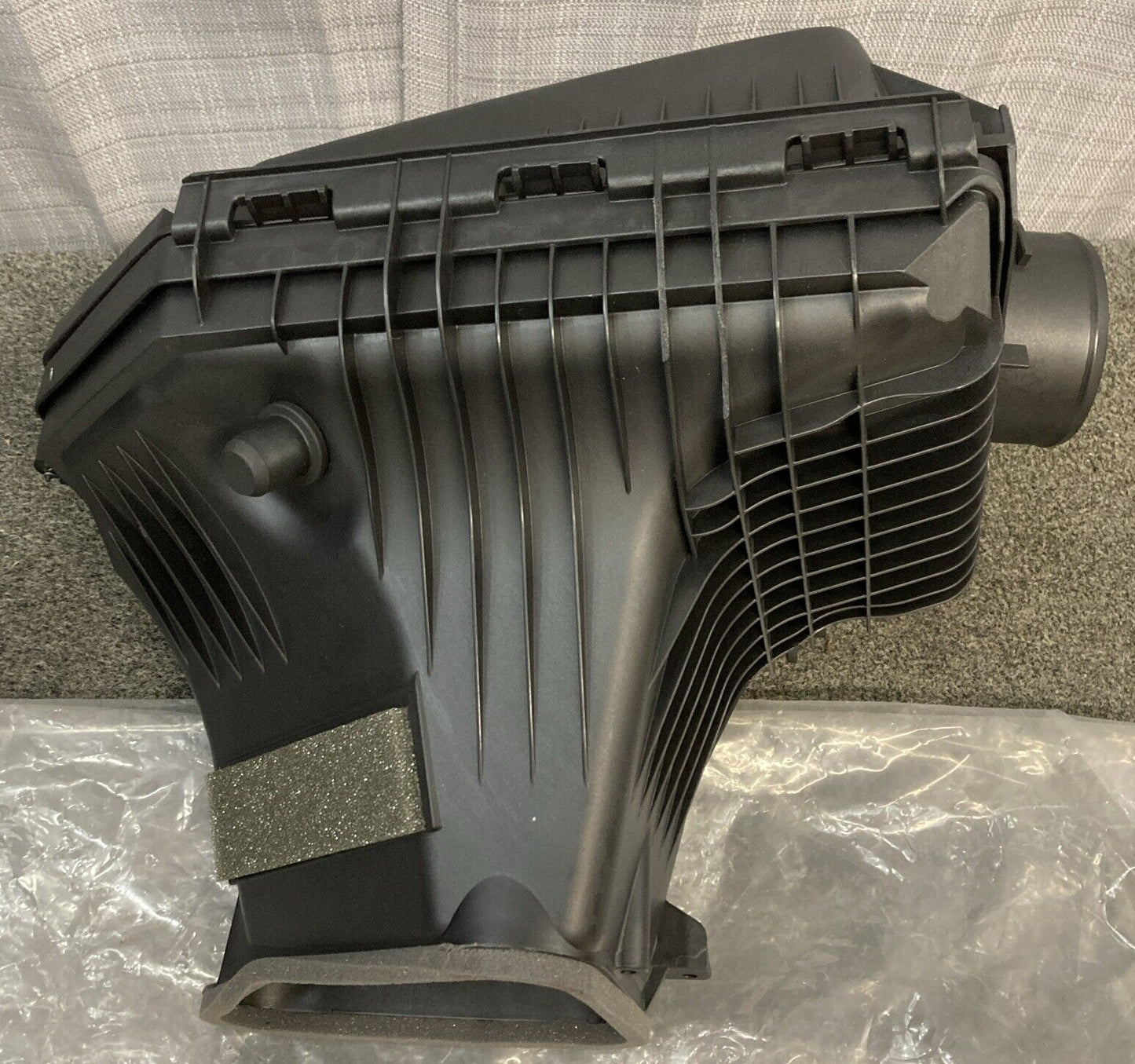 NEW GENUINE MOPAR 68413351AB AIR CLEANER ASSEMBLY