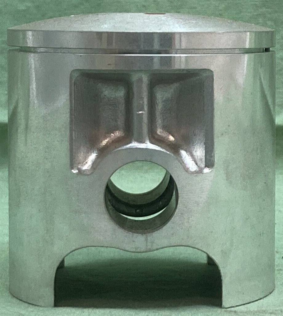 NEW GENUINE YAMAHA 383-11631-01-97 PISTON FOR TZ250 TZ350