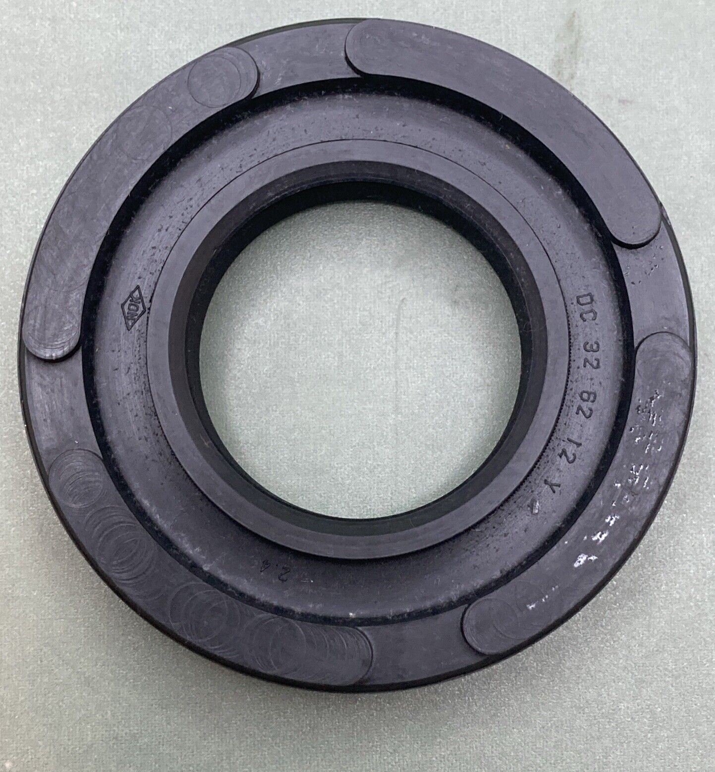 NEW GENUINE KAWASAKI 92056-001 OIL SEAL CRANKSHAFT