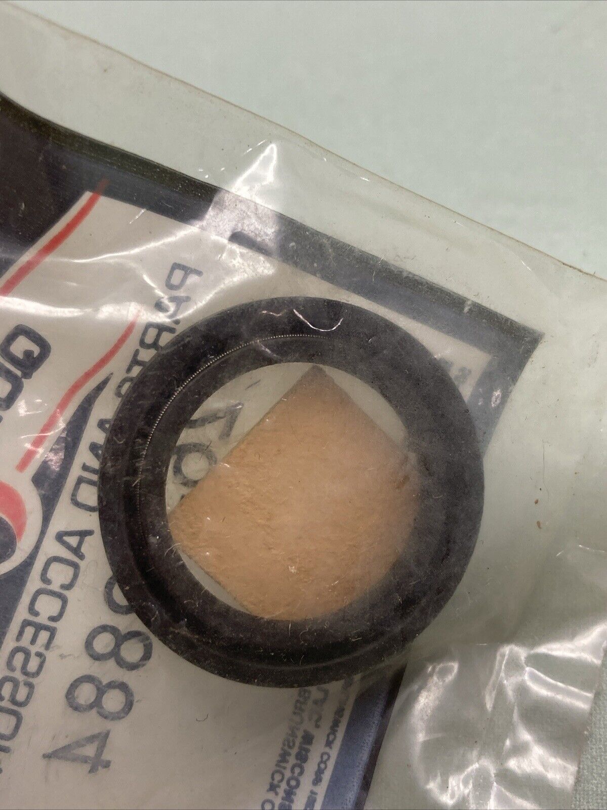 NEW GENUINE MERCURY QUICKSILVER 26-79884 OIL SEAL