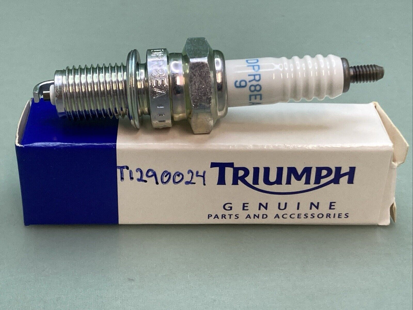 NEW GENUINE TRIUMPH T1290024 Spark Plug, DPR8EA-9