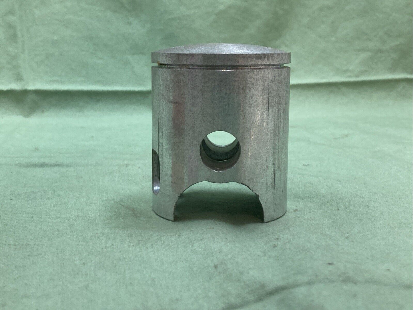 NEW GENUINE YAMAHA 335-11635-00 PISTON 1ST 0.25 O/S