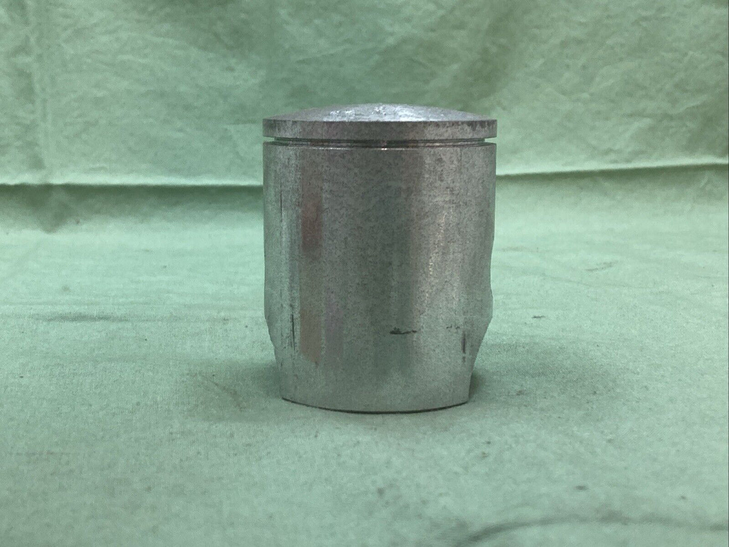 NEW GENUINE YAMAHA 335-11635-00 PISTON 1ST 0.25 O/S