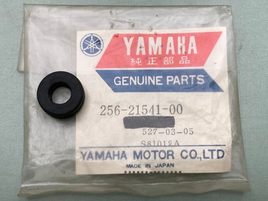New Genuine Yamaha 256-21541-00 Grommet
