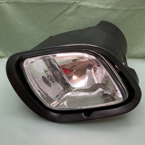 Freightliner A06-51908-005 Fog Light Assembly, Right New Replaces