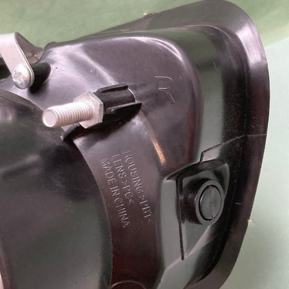 Freightliner A06-51908-005 Fog Light Assembly, Right New Replaces