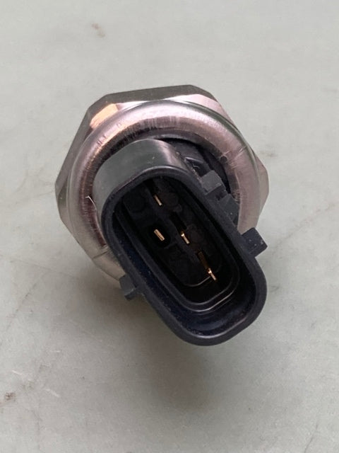 General Motors 98027456 Engine Oil Pressure Sensor New Genuine