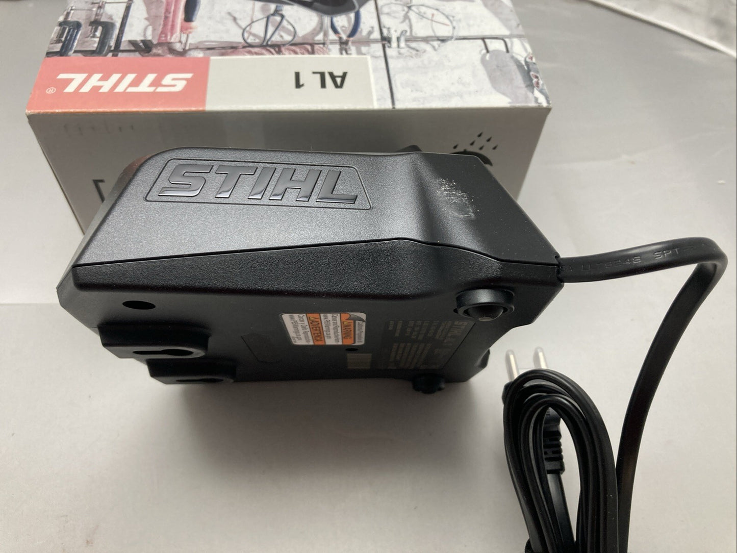 NEW GENUINE STIHL EA03-430-2502 AL1 BATTERY CHARGER