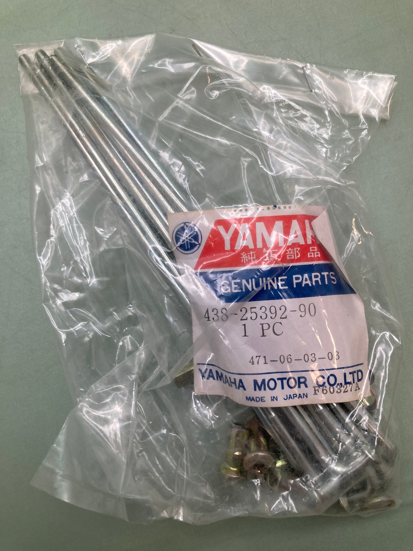 New Genuine Yamaha 438-25392-90 Outer Spoke Set 1