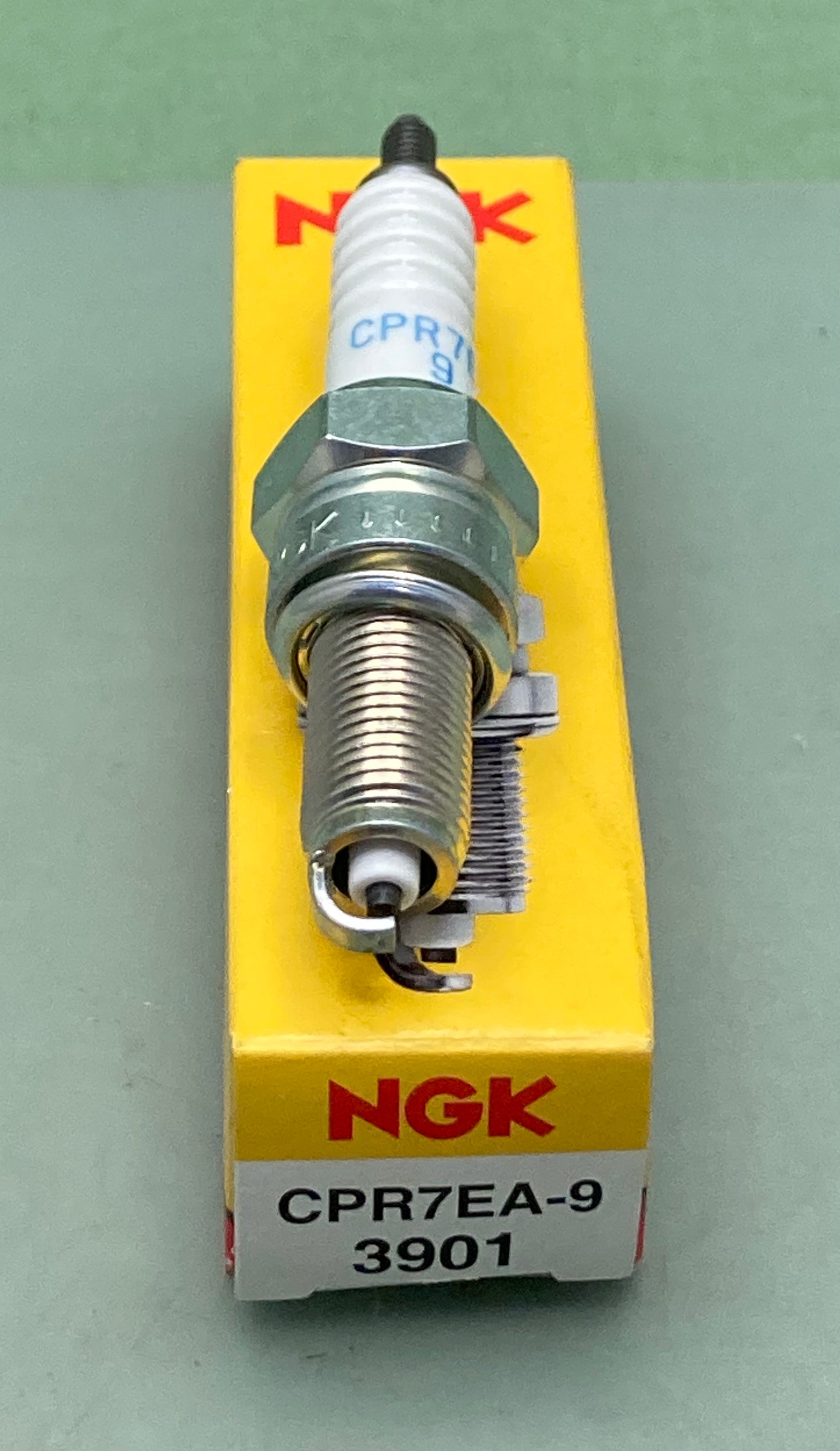 New Genuine NGK 3901 Spark Plug CPR7EA-9