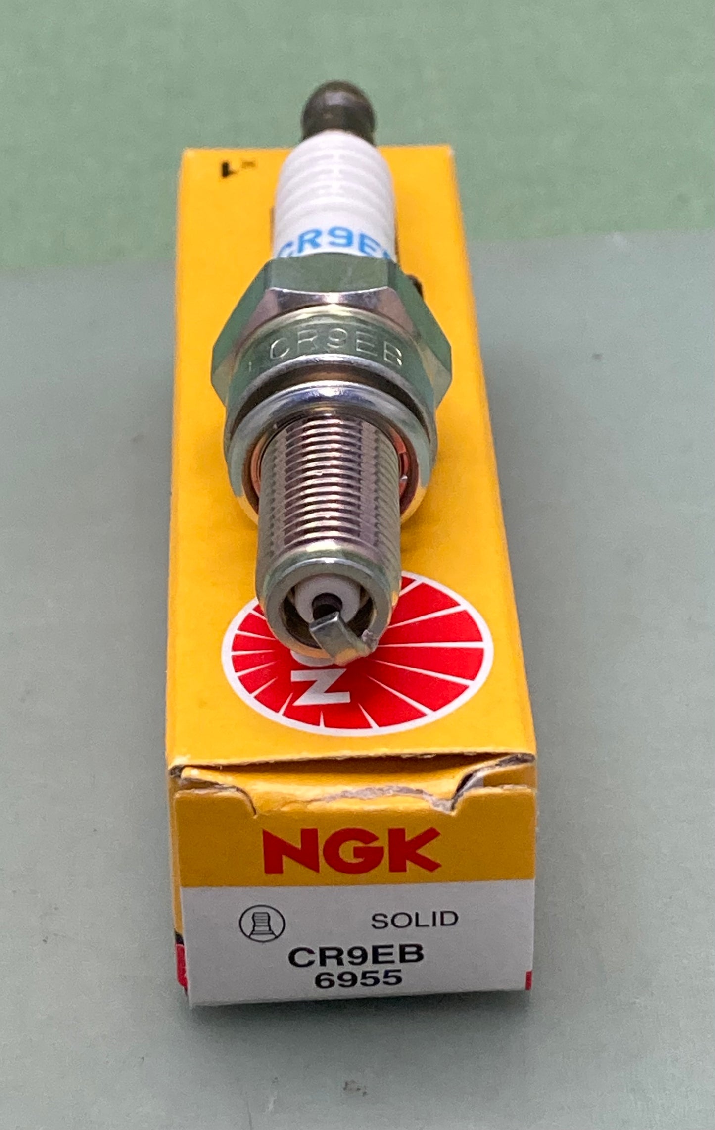 New Genuine NGK 6955 Spark Plug CR9EB