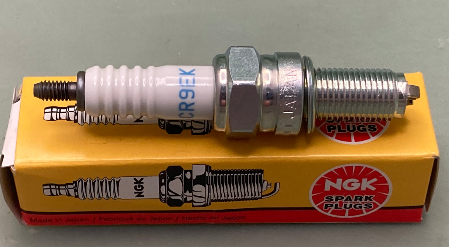 New Genuine NGK 4548 Spark Plug CR9EK