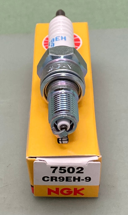 New Genuine NGK 7502 Spark Plug CR9EH-9