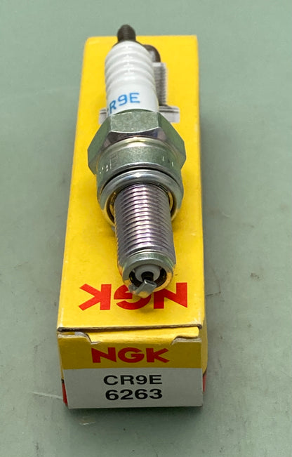 New Genuine NGK 6263 Spark Plug CR9E
