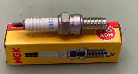 New Genuine NGK 6263 Spark Plug CR9E