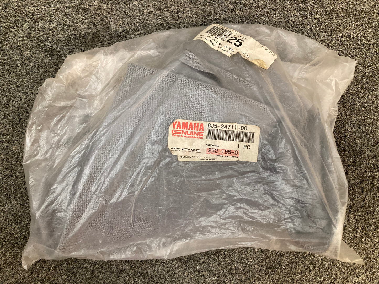 New Genuine Yamaha 8J5-24711-00 Cover, Single, Seat