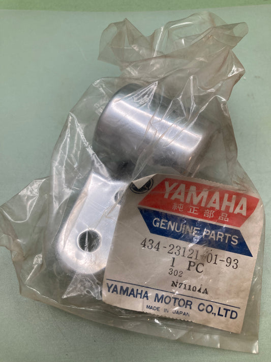 New Genuine Yamaha 434-23121-01-93 Cover, Upper 1