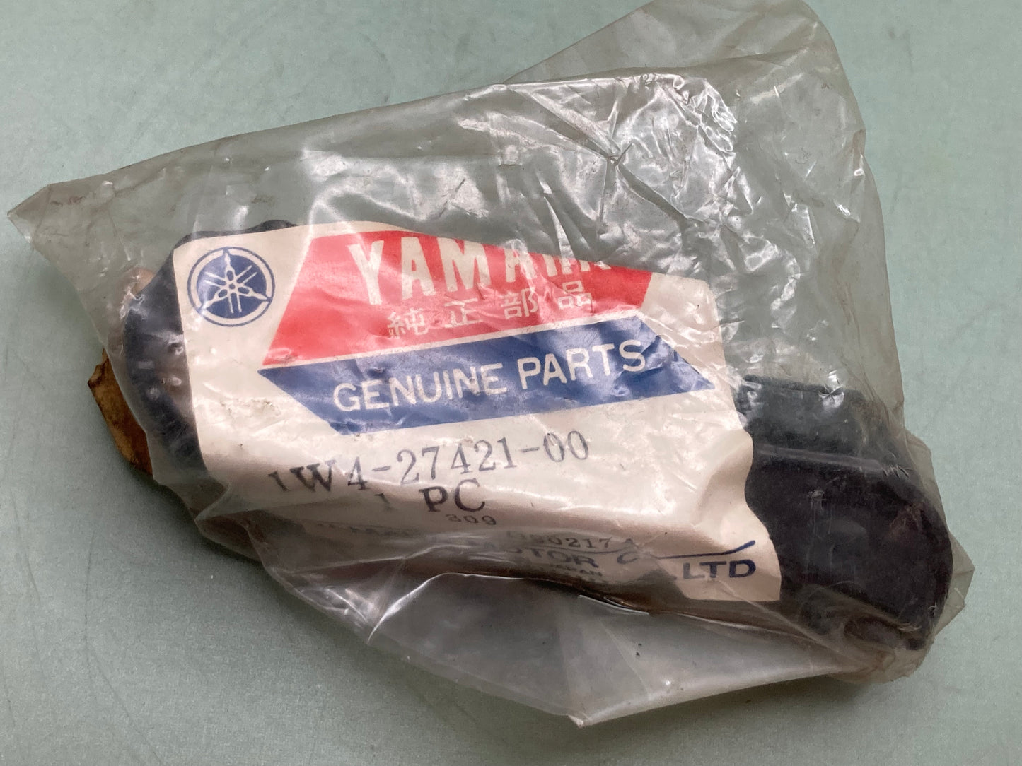 New Genuine Yamaha 1W4-27421-00 Footrest 2