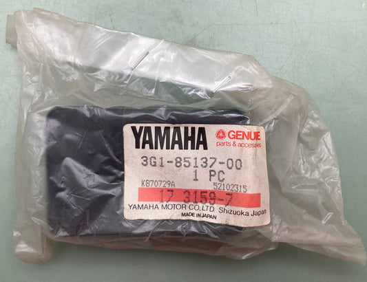 New Genuine Yamaha 3G1-85137-00 Base, Reflector, Rear