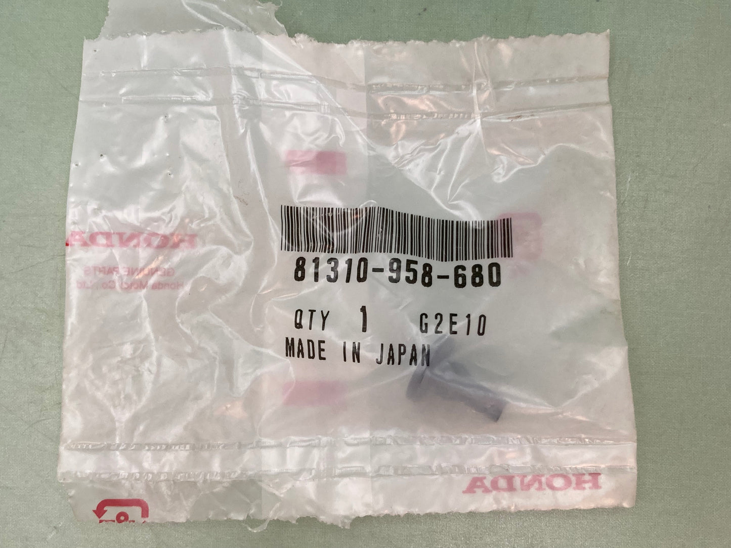 New Genuine Honda 81310-958-680 Rubber, Sub-Carrier