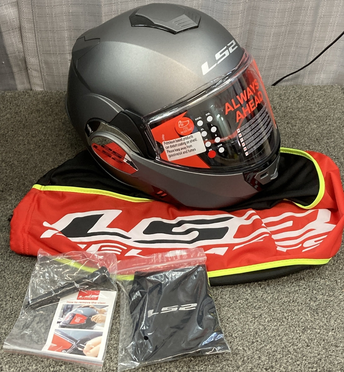 NEW GENUINE LS2 399-1031 XS Valiant Solid Modular Adult Street Helmet
