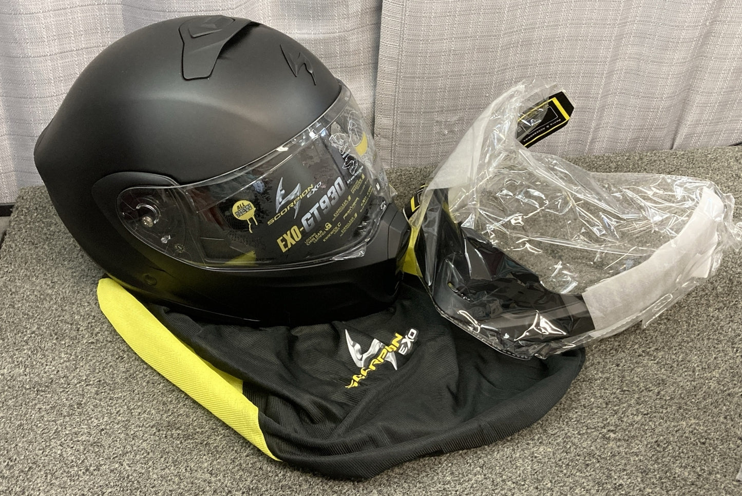 NEW SCORPION EXO 75-2028M EXO-GT930 EXO-Com Modular Helmet Matte Black M