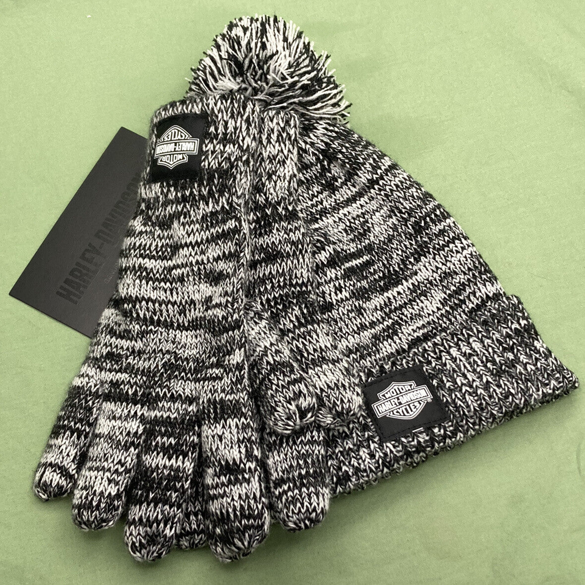 NEW HARLEY DAVIDSON 97708-23VW Womens Up North Pom Hat Glove Set Marled Black