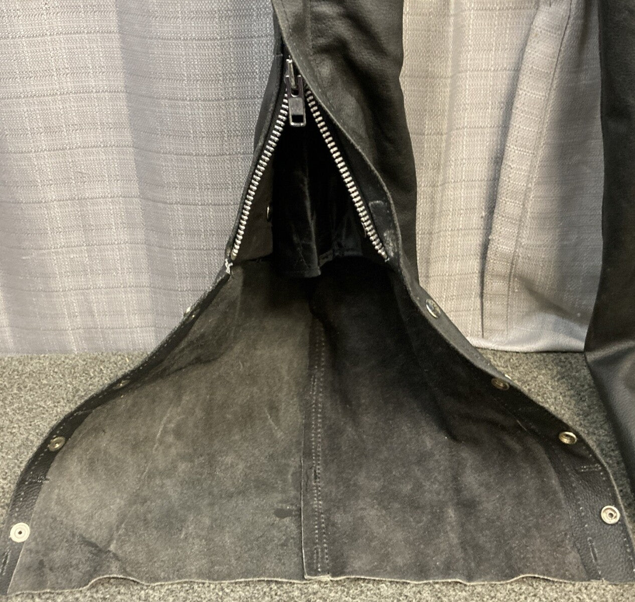 NEW GENUINE HOT LEATHERS CHM1006 4 POCKET CHAP W/ QUILT LINING SMALL