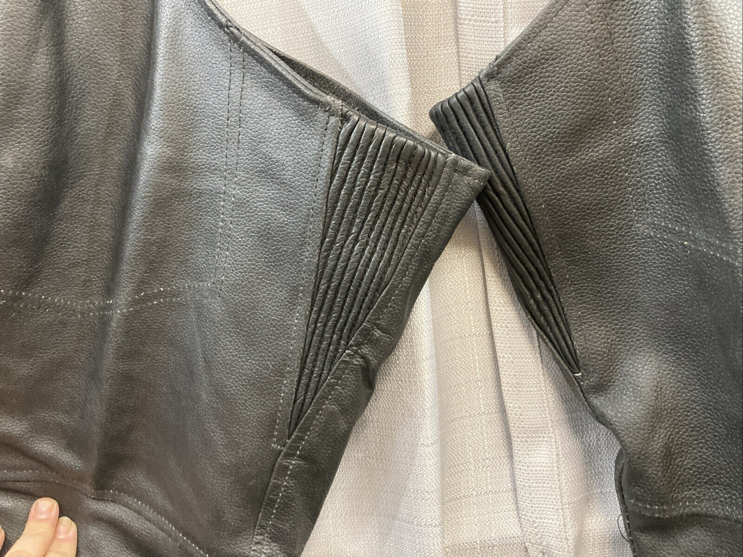 NEW GENUINE HOT LEATHERS CHM1006 4 POCKET CHAP W/ QUILT LINING SMALL