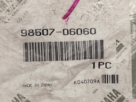 New Genuine Yamaha 98507-06060 Screw, Pan, Head