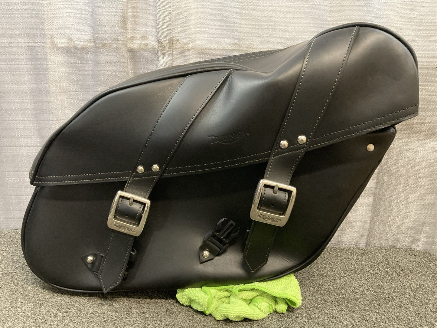 NEW GENUINE TRIUMPH A9528035 LEATHER PANNIER SET