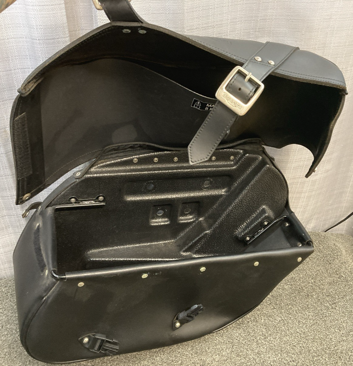 NEW GENUINE TRIUMPH A9528035 LEATHER PANNIER SET