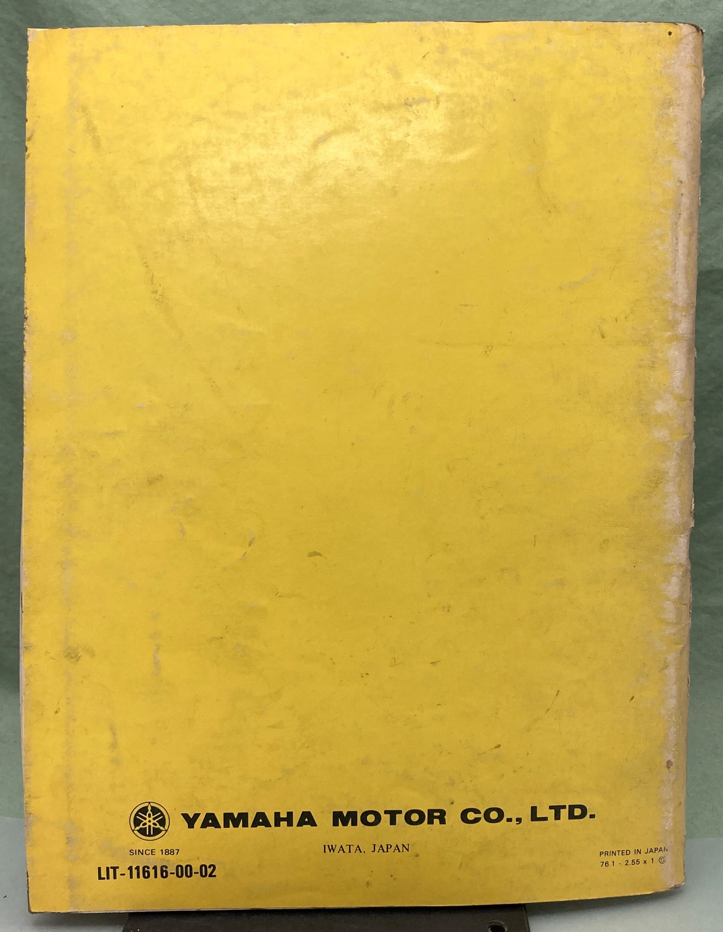 Genuine Yamaha 1A1-28197-10 RD400C Service Manual 1976