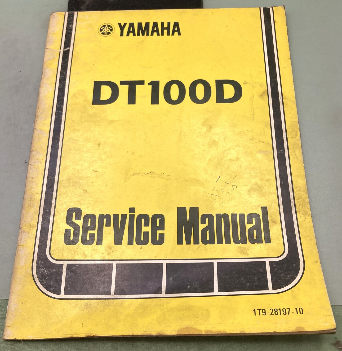 Genuine Yamaha 1T9-28197-10 DT100D Service Manual 1976