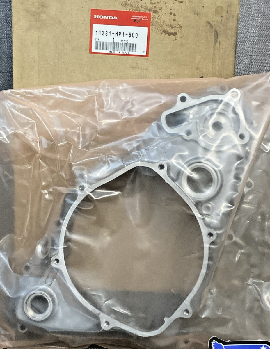 New Genuine Honda 11331-HP1-600 Crankcase Cover R.