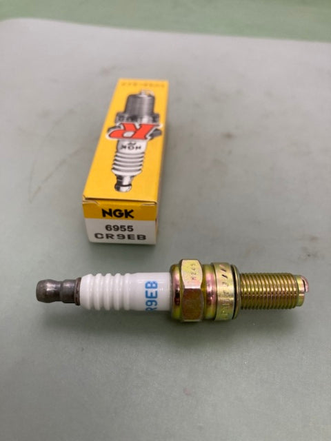 Qty 2 NGK CR9EB R Spark Plug New Genuine